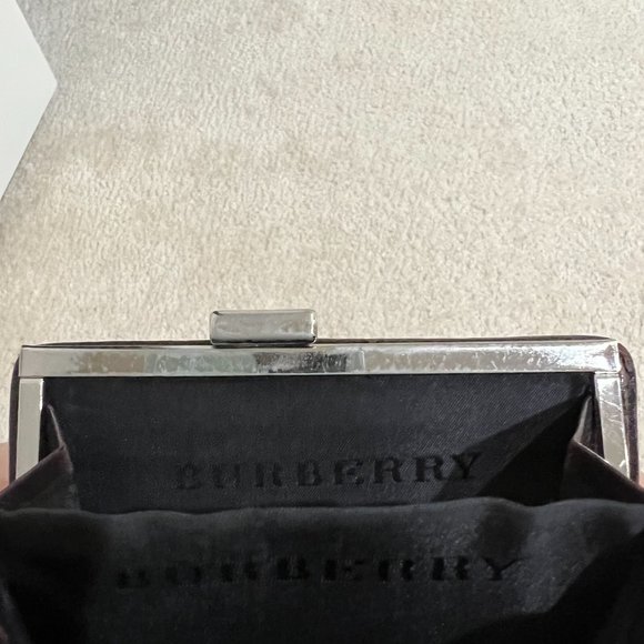 Burberry Nova Check Kiss Lock Wallet - Picture 6 of 9
